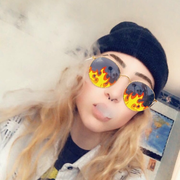 Meet your Posher, Aliya - Picture 1 of 5